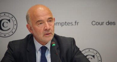 Moscovici appelle à trouver « un budget dans les temps »  face à une situation financière « préoccupante »
