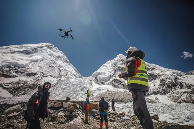 Népal: des drones à l'assaut des déchets de l'Everest