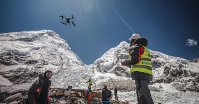 Népal : des drones pourraient-ils aider à nettoyer les déchets de l’Everest ? - RTBF Actus