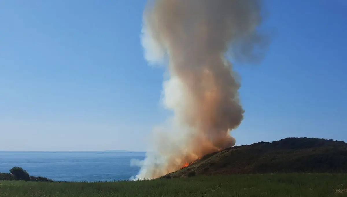 Nez de Jobourg : un début d'incendie au milieu des touristes - ici