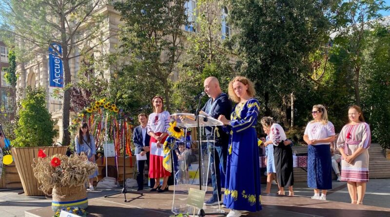 "Nous sommes fatigués mais on doit se battre" : 150 personnes à Amiens pour les 34 ans d'indépendance de l'Ukraine - ici
