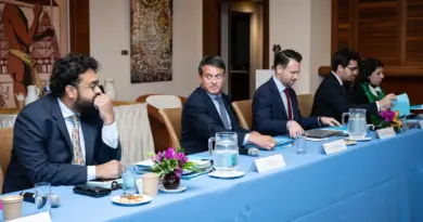 Nouvelle-Calédonie : Manuel Valls fait le pari d’avancer, même sans le FLNKS