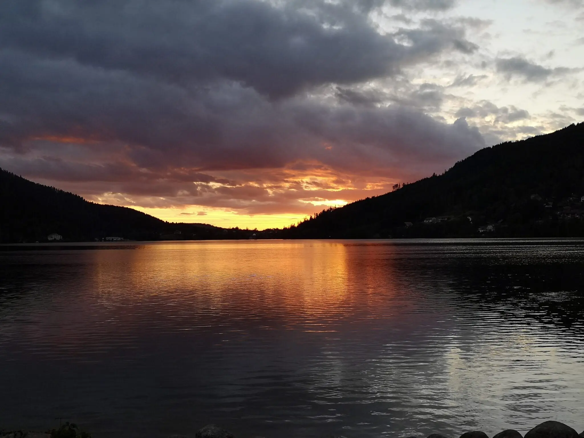 Nouvelle plage ou terrain privé, de plus en plus de baigneurs s’installent au Chalet Au Bord du Lac