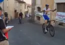 Philippe Duffau franchit la ligne d’arrivée et remporte une brillante victoire.