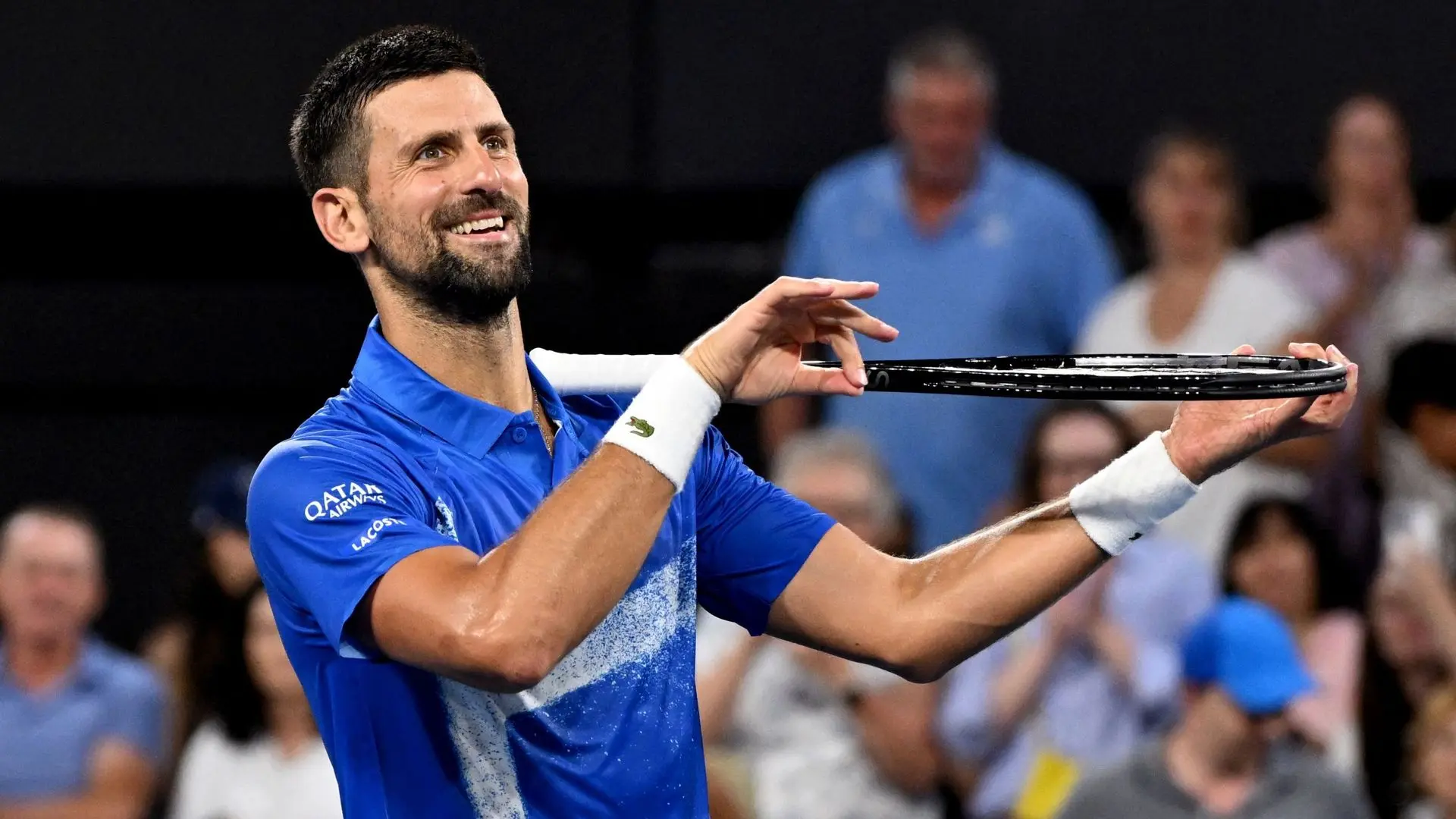 Novak Djokovic troque les cordes de sa raquette pour celles d’un violon sur un air de Vivaldi dans un spot publicitaire - RTBF Actus