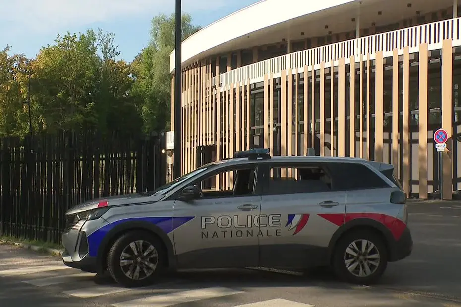 Noyade d'un enfant de quatre ans : des effectifs de police supplémentaires comme "mesure dissuasive" après des tensions au centre aquatique de Denain
