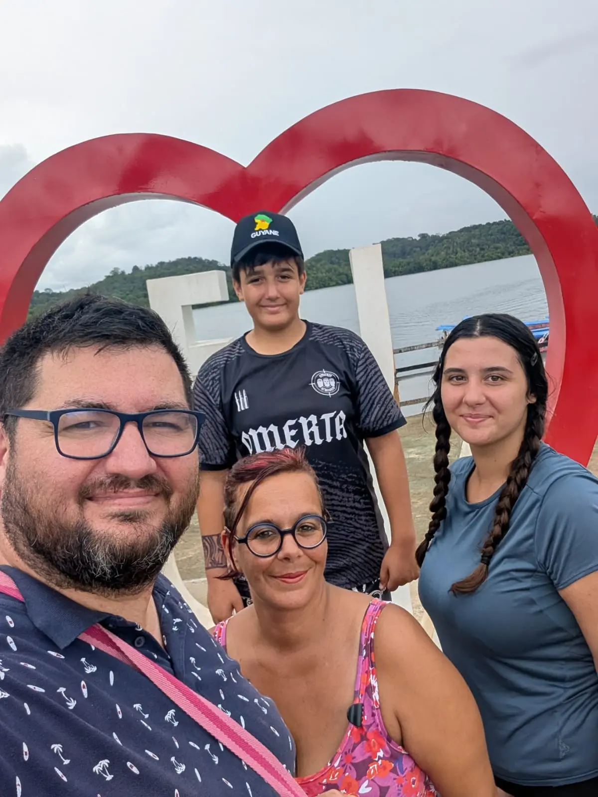 "On est bloqués jusqu'à ce que ma femme soit transportable" : le calvaire d'une famille française à Macapá