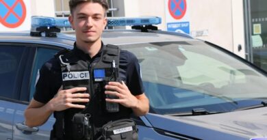 « On fait tout comme un policier » : Ces étudiants travaillent au commissariat sur leur temps