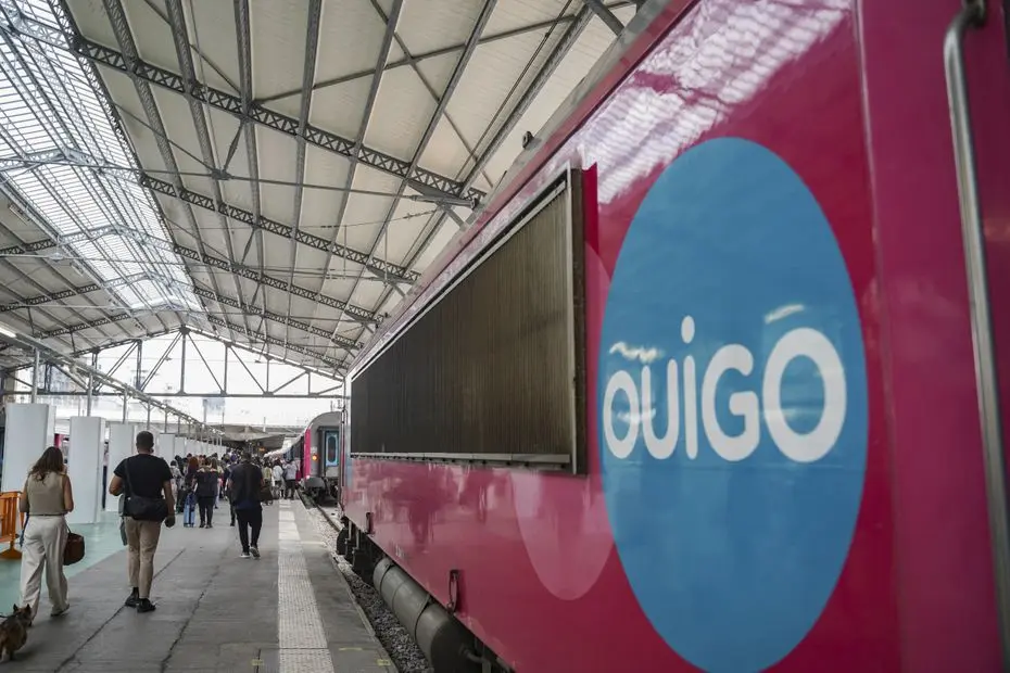"On n'avait pas le droit d'ouvrir les portes", des voyageurs SNCF coincés une dizaine d'heures dans un train Ouigo stoppé par une panne d'alimentation électrique