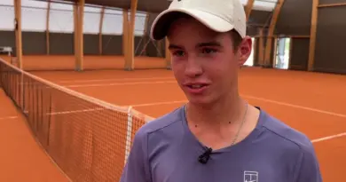 "On va l'aider à aller le plus loin possible" : à 13 ans, passionné de tennis, il trace sa route vers Roland-Garros