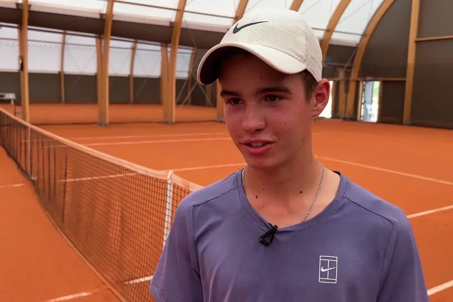 "On va l'aider à aller le plus loin possible" : à 13 ans, passionné de tennis, il trace sa route vers Roland-Garros