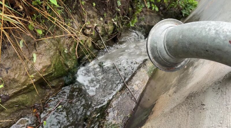 "On voit de l'eau qui sort 24h/24..." Des pompes déversant de l'eau issue de nappes phréatiques pose problème