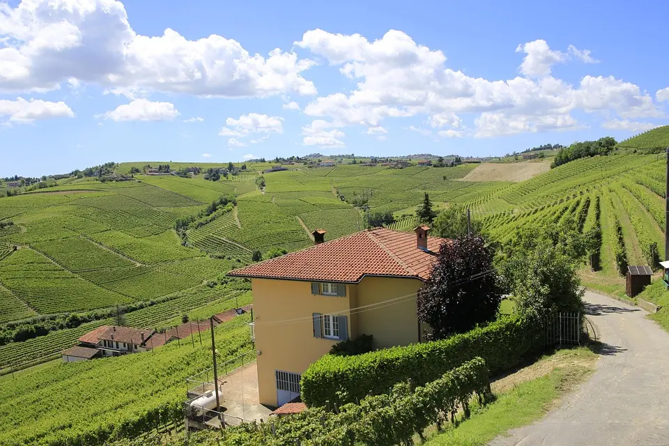Occitanie, Toulouse, Montpellier, landscape, sea, mountain, vineyard, canal