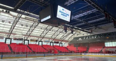 PHOTOS - La grande patinoire du Coliseum d'Amiens se refait une beauté - ici