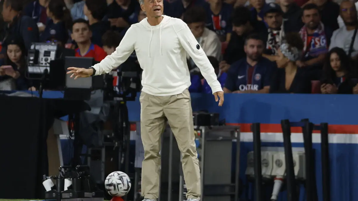 PSG-Angers (1-0) : « On doit vite oublier ces cinq trophées, c’est le passé », lance Luis Enrique