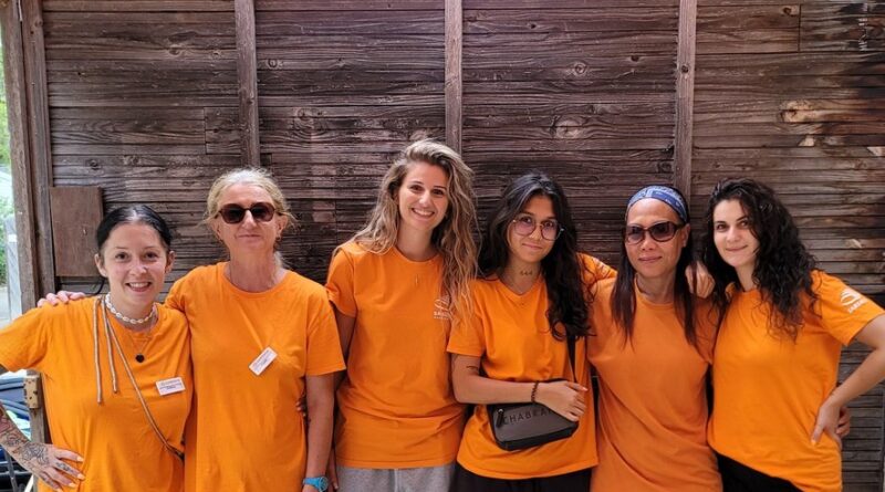"Parfois c’est très propre, mais parfois, c’est vraiment sale" : le rôle de l’ombre, mais essentiel, des saisonniers qui nettoient le logement des vacanciers