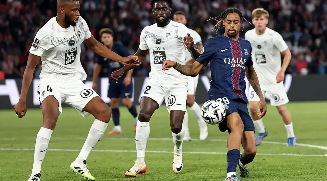 Paris SG - Angers Sco. Belkebla fautif, Camara intéressant : les notes des Angevins après la