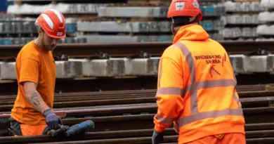 Partout dans le monde, des jeunes obligés de cumuler les emplois... sans parvenir à améliorer leur niveau de vie - L'Humanité