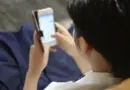 Pas plus de deux heures par jour : une ville du Japon veut limiter l'utilisation des smartphones