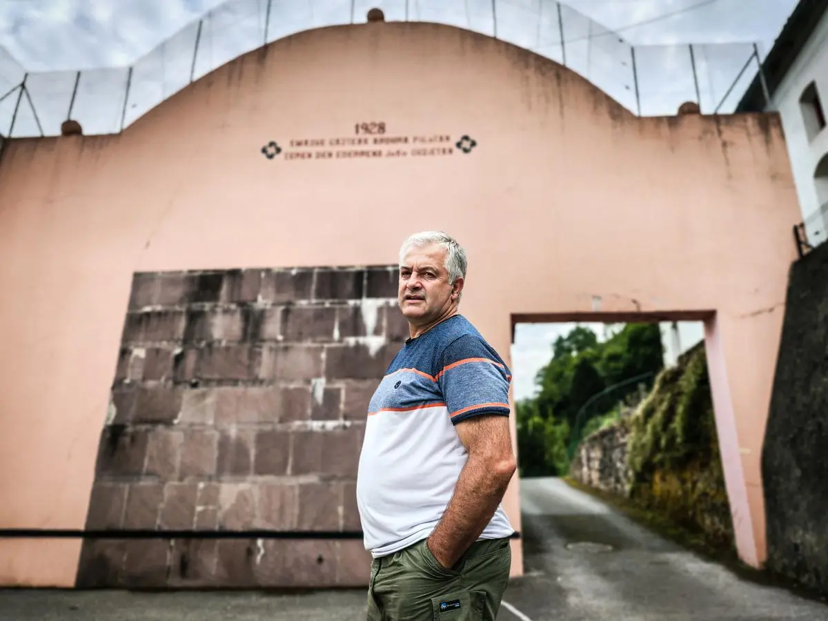 Pays basque. « Ah ça, il est unique notre fronton ! » : à Banca, le mur de pelote affiche un trou géant depuis près d’un siècle