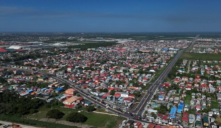 Petit pays aux grandes réserves de pétrole le Guyana veut échapper à la malédiction de l'or noir