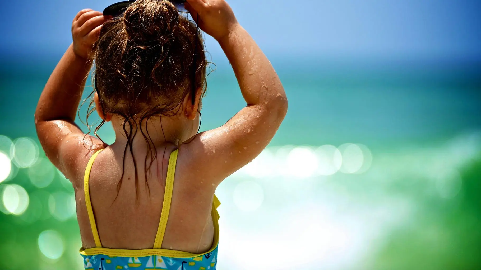 Plébiscité par les parents, le bikini pour les petites filles n’est pas un choix si anodin