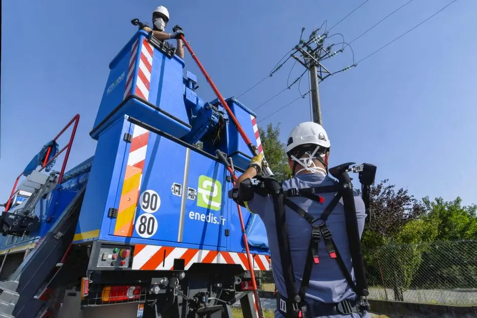 Plus de clim, de ventilateurs ou de frigo : sous l'effet de la chaleur, un câble cède et prive 2600 foyers d'électricité en pleine canicule