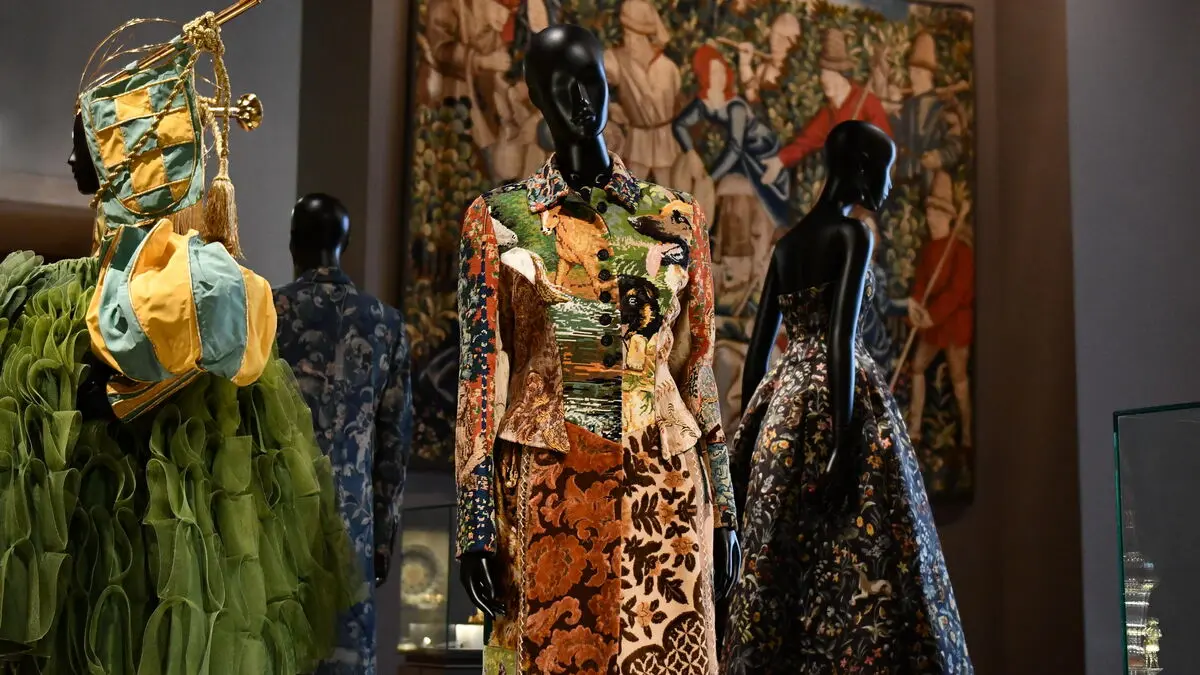 Plus d’un million de visiteurs pour l’exposition « Louvre Couture », deuxième performance de l’histoire du musée