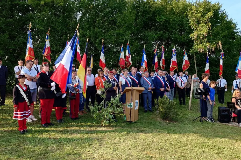 Polémique au sein du Souvenir français, une section locale mise en veille à la suite d’un discours jugé trop politique