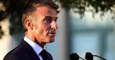 Pour Emmanuel Macron, François Bayrou « a les capacités pour tenir le gouvernement » jusqu’en 2027