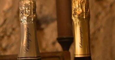 Pour les bouteilles de champagne, la coiffe ne sera plus obligatoire : "Le but était d'avoir cette liberté"