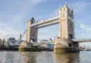 Pourquoi y a-t-il deux tours sur le Tower Bridge ?