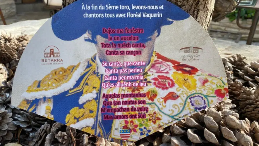 "Presque personne ne connaît les paroles" : à la Feria de Béziers, une idée originale derrière 30 000 éventails