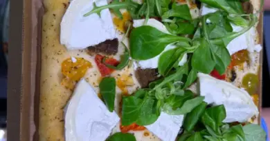 Produits du rayon pizza à base de fromage de chèvre