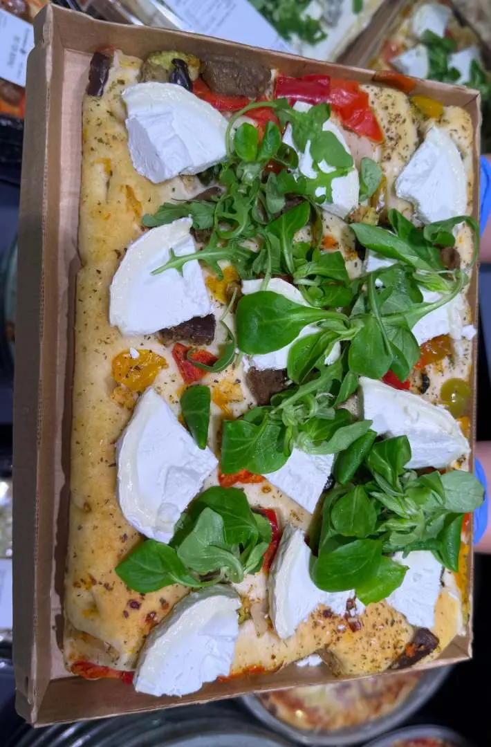 Produits du rayon pizza à base de fromage de chèvre