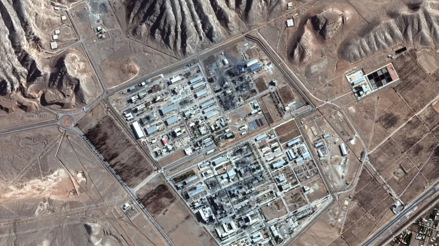 Programme nucléaire iranien : la France, l'Allemagne et le Royaume-Uni prêts à réimposer les sanctions contre Téhéran, faute de solution diplomatique