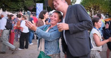 Quand Peter Doherty promeut la poutine : un rocker « solaire » à Transe Atlantique à Saintes