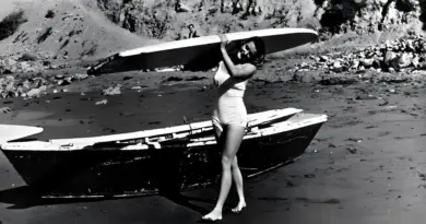 Quand les femmes prenaient déjà la vague : l’histoire oubliée du surf californien