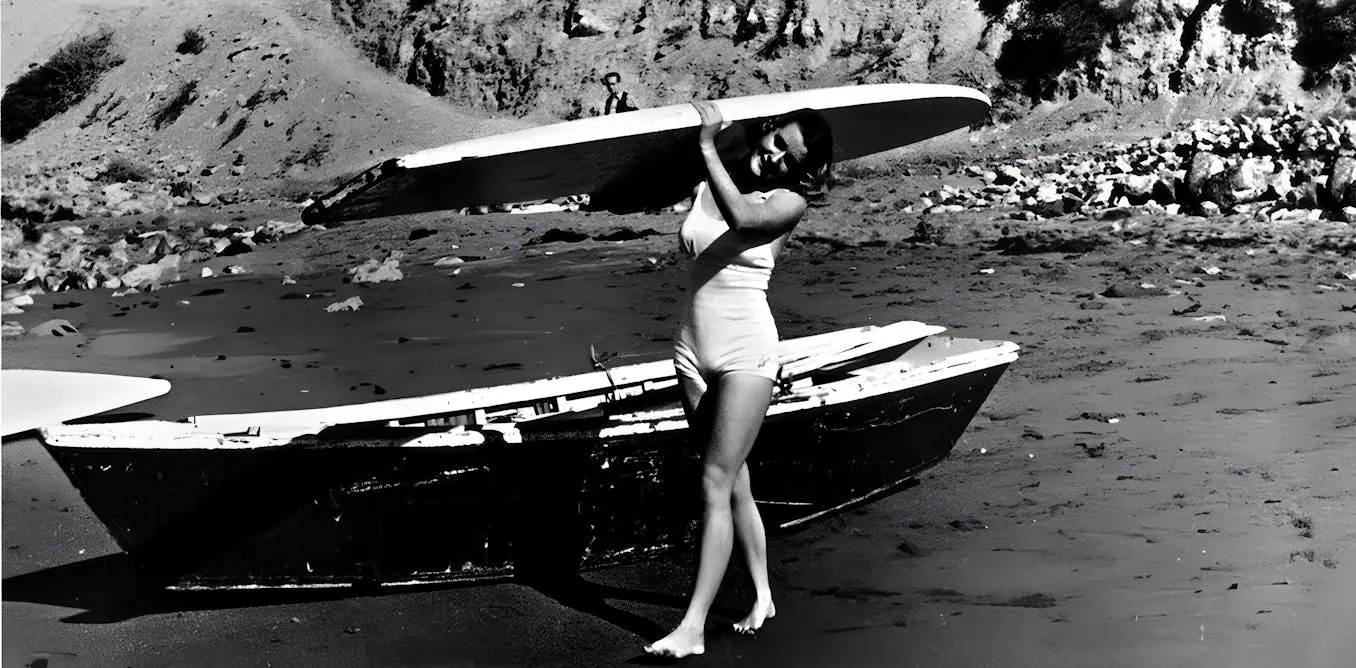 Quand les femmes prenaient déjà la vague : l’histoire oubliée du surf californien