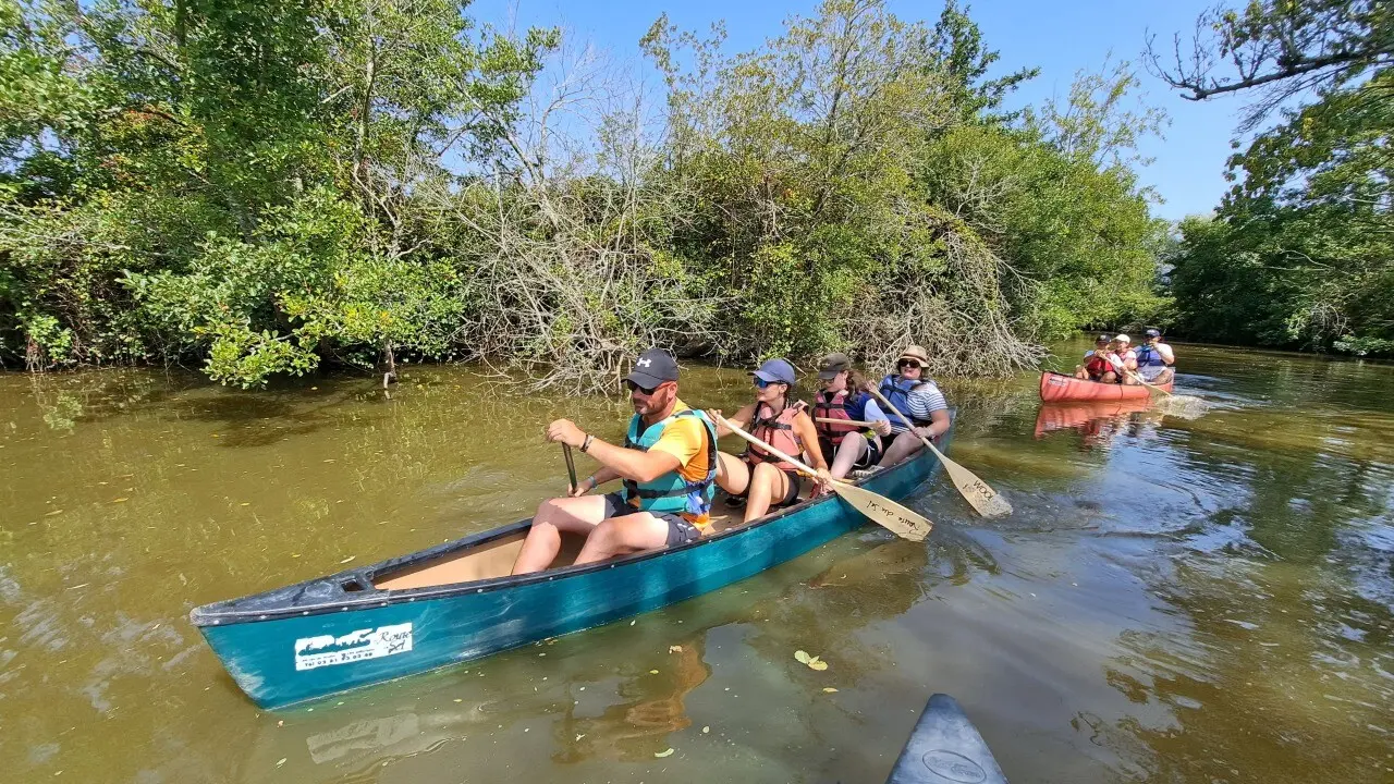 Quelle est cette commune de Loire-Atlantique où l'on peut naviguer sur deux rivières en canoë ?