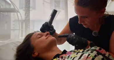 RENCONTRE. "Apporter des solutions douces aux personnes complexées" : Elodie, la coiffeuse qui fait repousser les cheveux