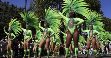 Record pour les 49 ans du carnaval de Notting Hill à Londres avec 2 millions de personnes présentes