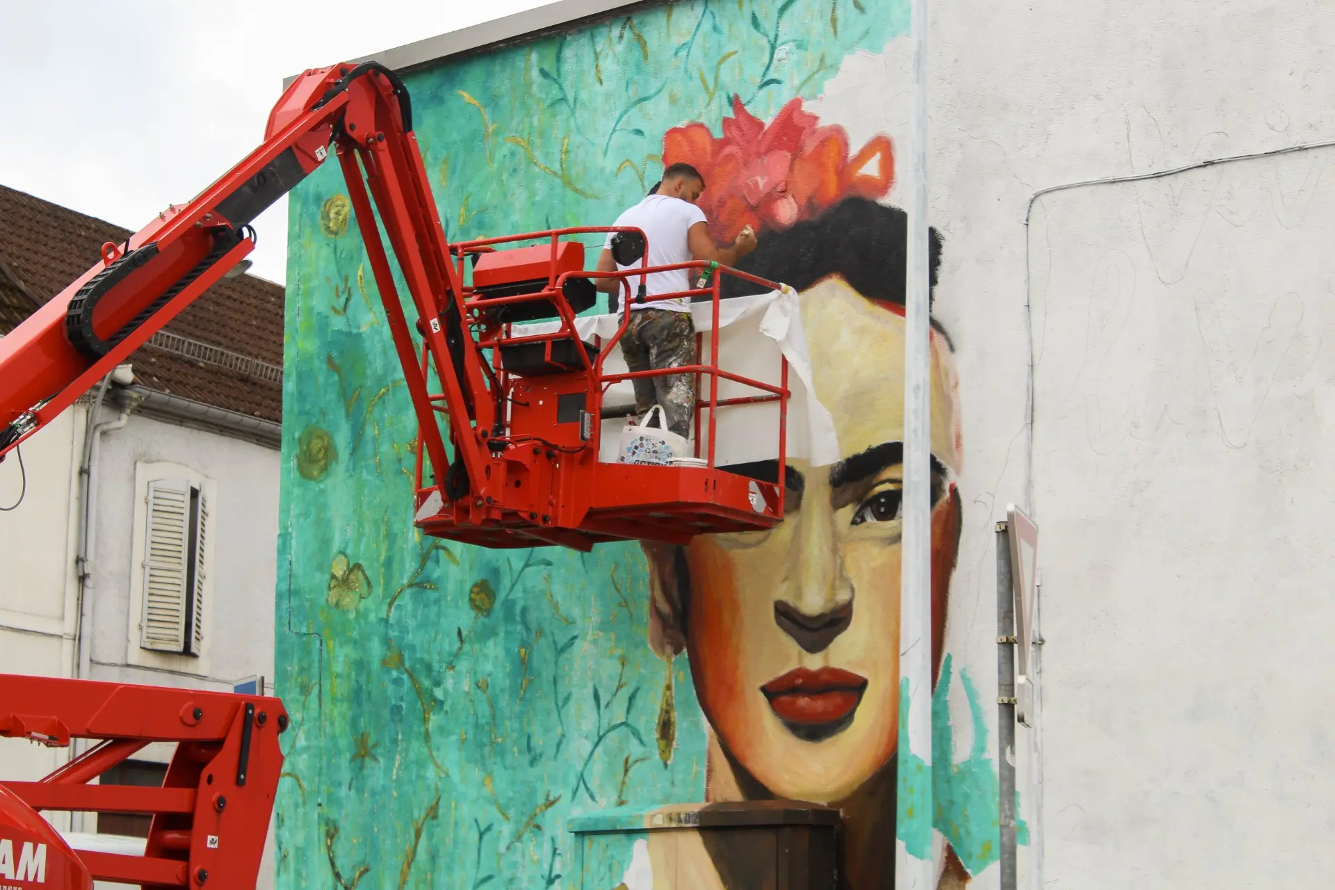 Remiremont donne des couleurs à la rue du Canton avec une fresque hommage à Frida Kahlo