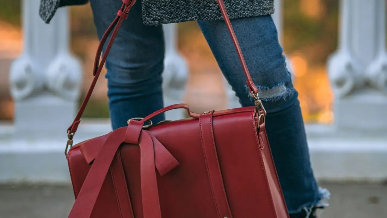 Rentrée : ce sac que tout le monde avait dans les années 2010 revient en force, il est plus tendance que jamais