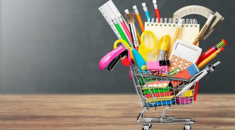 Rentrée scolaire 2025 : hypermarchés, supermarchés, magasins spécialisés… où acheter ces fourniture pour faire le maximum d’économies ?