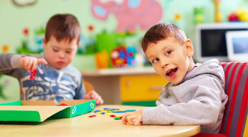 Rentrée scolaire : Des milliers d'enfants handicapés sans solution de scolarisation - Dis-leur !