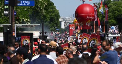 Rentrée sociale : les syndicats comparent le budget à "un musée des horreurs" et appellent à manifester en septembre, voici la date