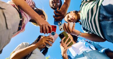 Réseaux sociaux : 67 % des ados favorables à une interdiction avant 15 ans