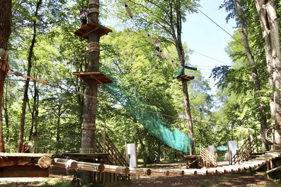 Risques d'incendie en forêt : ce parc de loisirs contraint de fermer l'après-midi, le gérant redoute "5 000 à 10 000 euros de pertes par jour"