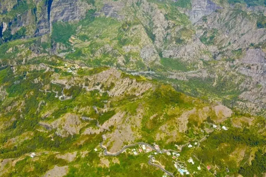 Route de Cilaos: fermée suite à un éboulis, la circulation se fera en mode alterné à partir de 8h